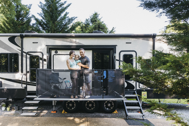 Fraser & Lauren Bayley Testimonial Image with RV