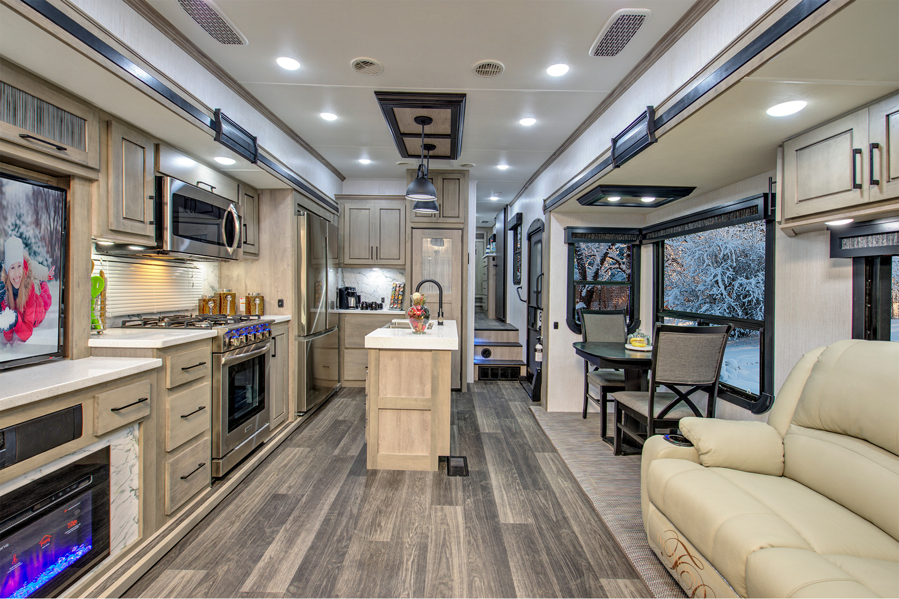 Best Couple's Coach Big Country 3155RLK