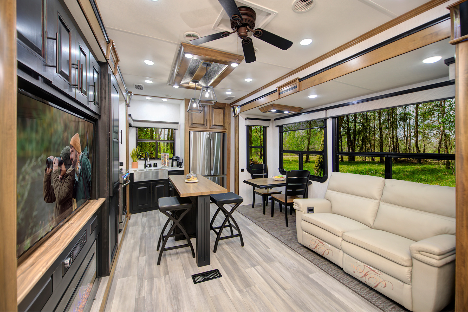 Best Couple's Coaches Bighorn 3120RK