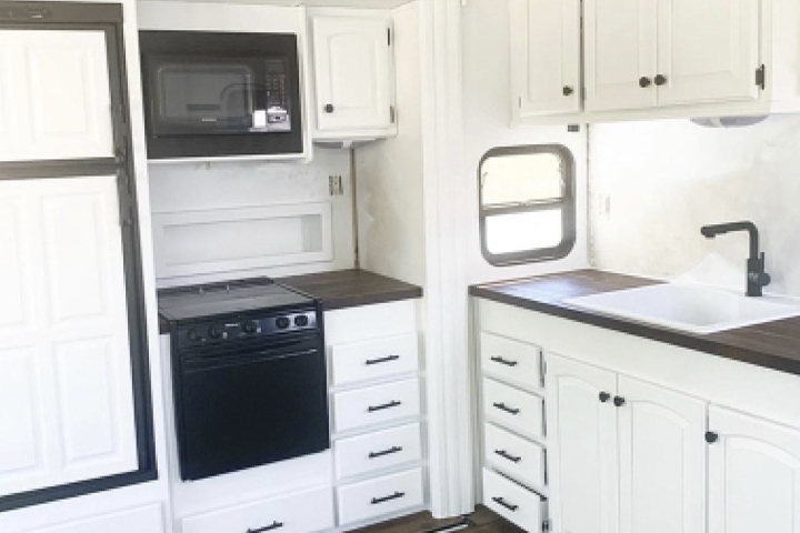 @tiny_modernfarmhouse Testimonial Image with RV
