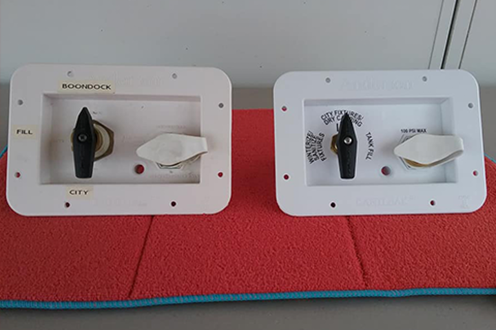 A side by side comparison of the two valves.