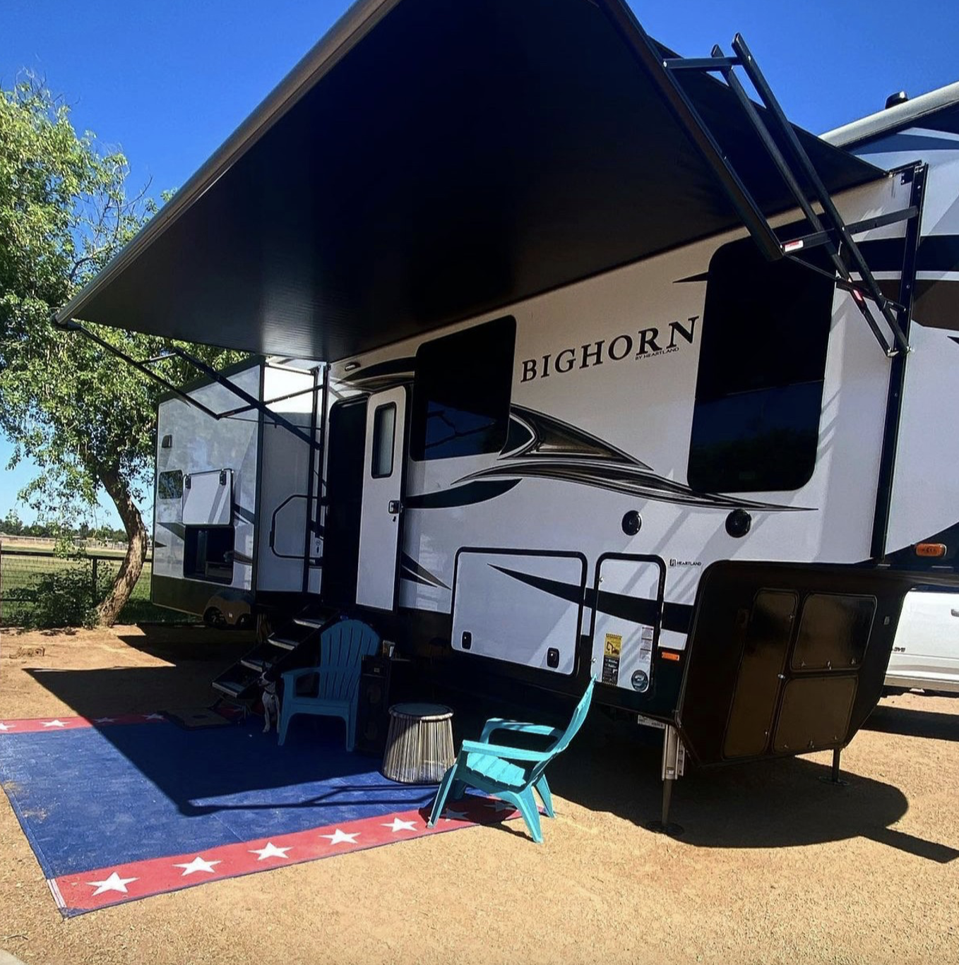 @fitfam_onwheels Testimonial Image with RV