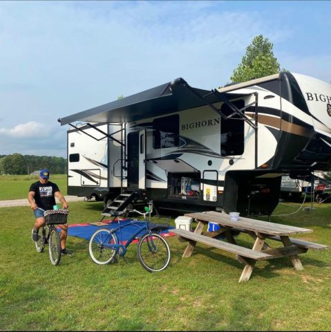 fitfam_onwheels Testimonial Image with RV