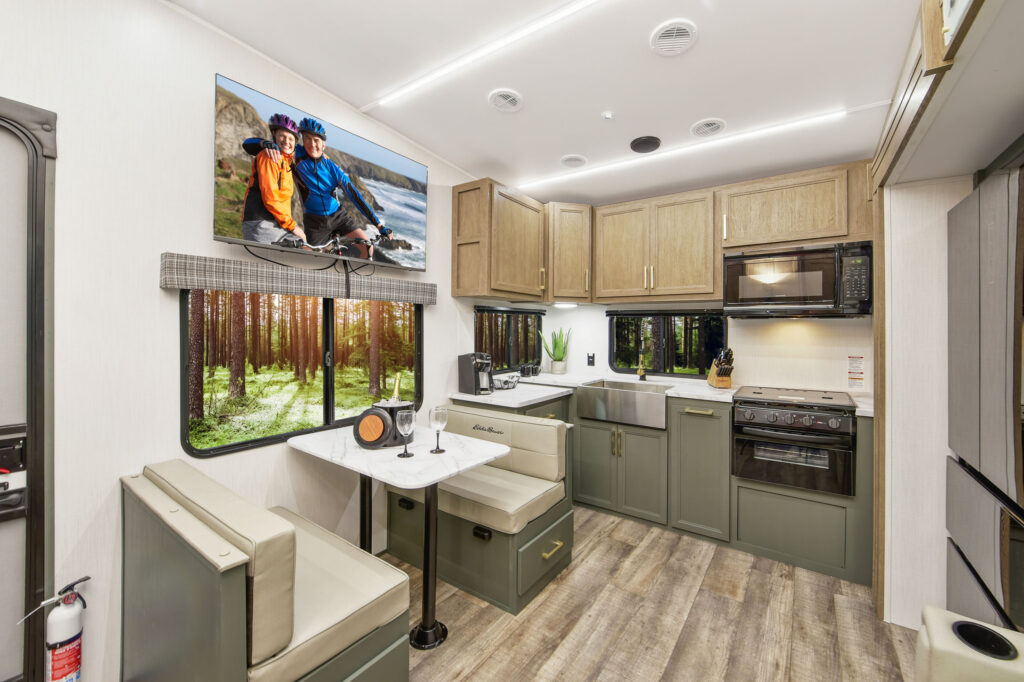 https://2025.heartlandrvs.com/wp-content/uploads/2024/06/2025-EBF-2500RK-02.jpg