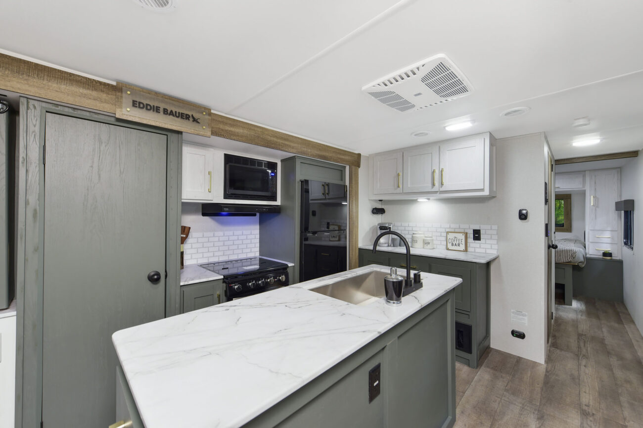 Eddie Bauer Laminate 2900RL Virtual Tour